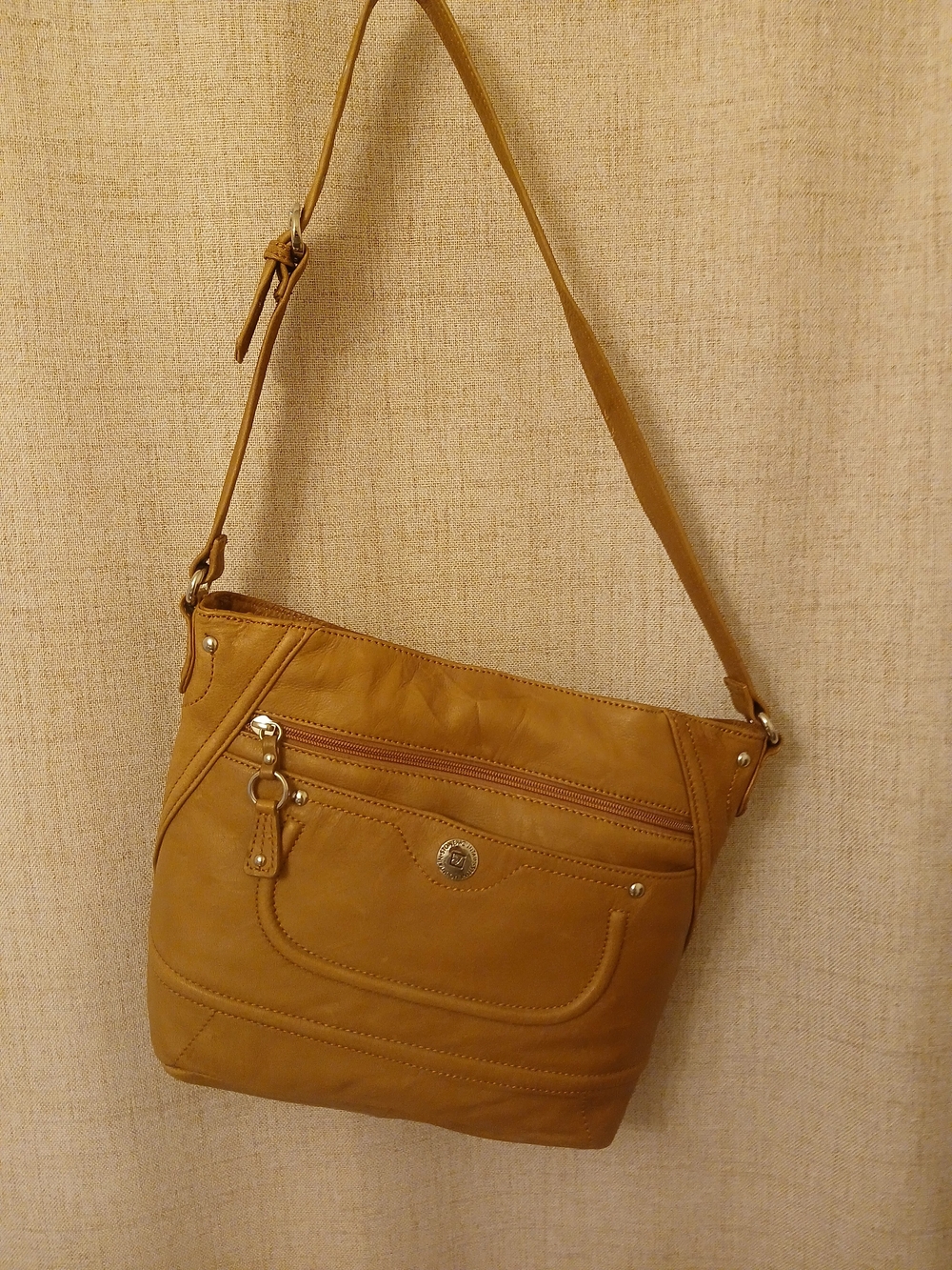Stone Mountain Accessories Tan Leather Crossbody Bag with Front Zip Pocket